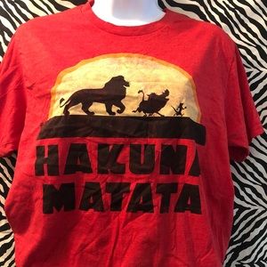 💪🏾 Disney hakuna matata lion king tshirt sz M👀